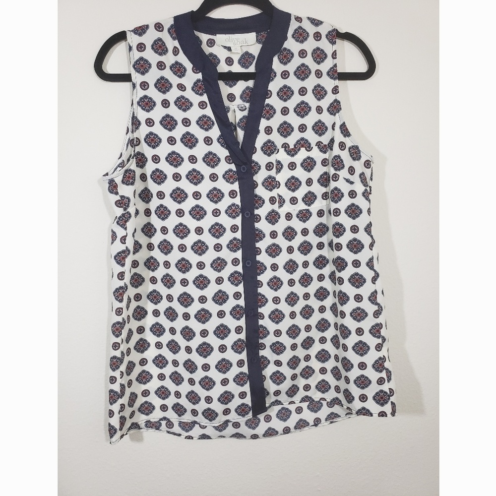 Olive & Oak Button Front Sleeveless Blouse